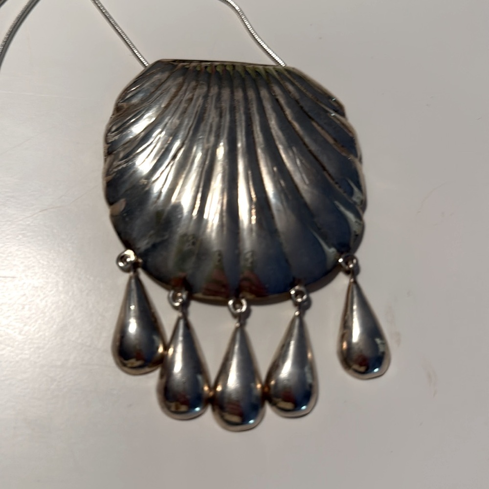 Juju Vera Petra Shell Pendant with Silver Chain - Picture 3 of 6